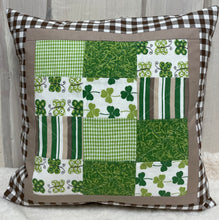 Charger l'image dans la galerie, Patchwork Kissenhülle, Landhausstil Kissenbezug, braun/grün 40x40cm.