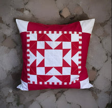 Carregar imagem no visualizador da galeria, Patchwork Kissenhülle, Landhausstil Kissenbezug, rot/weiß 50x50cm