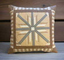 Lade das Bild in den Galerie-Viewer, Patchwork Kissenhülle, Landhausstil Kissenbezug, beige/weiß/grau 40x40cm