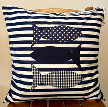 Lade das Bild in den Galerie-Viewer, Maritime Kissenhülle, Landhausstil Kissenbezug, Dekokissen * Fische *blau/weiß