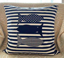 Lade das Bild in den Galerie-Viewer, Maritime Kissenhülle, Landhausstil Kissenbezug, Dekokissen * Fische *blau/weiß