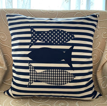 Lade das Bild in den Galerie-Viewer, Maritime Kissenhülle, Landhausstil Kissenbezug, Dekokissen * Fische *blau/weiß
