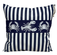 Lade das Bild in den Galerie-Viewer, Maritime Kissenhülle, Kissenbezug, Landhausstil Kissen, Dekokissen * Krebse * blau/weiß