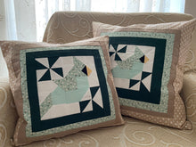 Lade das Bild in den Galerie-Viewer, Patchwork Kissenhülle, Landhausstil Kissenbezug, mint/beige/weiß