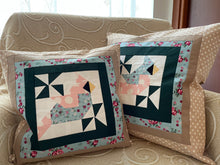 Carregar imagem no visualizador da galeria, Patchwork Kissenhülle, Landhausstil Kissenbezug, Vogel