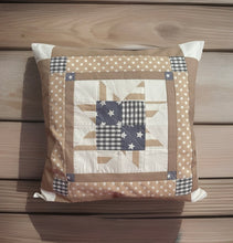 Carregar imagem no visualizador da galeria, Patchwork Kissenhülle, Landhausstil Kissenbezug, beige/weiß/grau 40x40cm