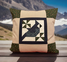 Lade das Bild in den Galerie-Viewer, Patchwork Kissenhülle, Landhausstil Kissenbezug,Vogel, beige/blau/grün/braun