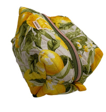 Cargar imagen en el visor de la galería, Handgefertigte Kosmetiktasche (Boxie Bag) Lemon