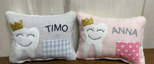 Carregar imagem no visualizador da galeria, Zahnfee Kissen / Personalisiert, Milchzahn Kissen, Zahnkissen, grau oder rosa 12x17cm.