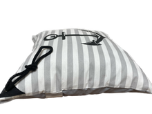 Lade das Bild in den Galerie-Viewer, Maritime Kissenhülle, Kissenbezug, Landhausstil Kissen * Anker * grau/weiß