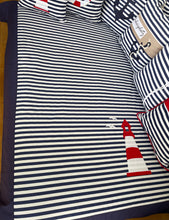 Загрузить изображение в средство просмотра галереи, Maritime Patchwork Decke, Tagesdecke, Kinderdecke, Bettüberwurf, blau/weiß 130cm x 200cm