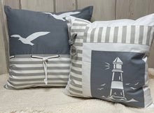 Lade das Bild in den Galerie-Viewer, Maritime Kissenhülle, Kissenbezug, Landhausstil Kissen * Leuchtturm * weiß/grau
