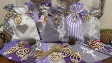 Laden und Abspielen von Videos im Galerie-Viewer, Adventskalender,Landhausstil Adventskalender zum Befüllen, 24 Säckchen zum Advent , Adventskalender Zahlen aus Holz, lila /grau