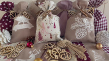 Laden und Abspielen von Videos im Galerie-Viewer, Adventskalender,Landhausstil Adventskalender zum Befüllen, 24 Säckchen zum Advent , Adventskalender Zahlen aus Holz, rot/beige