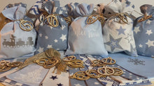 Laden und Abspielen von Videos im Galerie-Viewer, Adventskalender,Landhausstil Adventskalender zum Befüllen, 24 Säckchen zum Advent , Adventskalender Zahlen aus Holz, blau /weiß