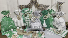 Laden und Abspielen von Videos im Galerie-Viewer, Adventskalender,Landhausstil Adventskalender zum Befüllen, 24 Säckchen zum Advent , Adventskalender Zahlen aus Holz, grün/grau