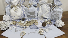 Laden und Abspielen von Videos im Galerie-Viewer, Adventskalender,Landhausstil Adventskalender zum Befüllen, 24 Säckchen zum Advent , Adventskalender Zahlen aus Holz, blau /weiß