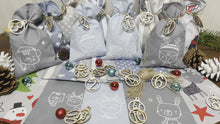 Laden und Abspielen von Videos im Galerie-Viewer, Adventskalender,Landhausstil Adventskalender zum Befüllen, 24 Säckchen zum Advent , Adventskalender Zahlen aus Holz, hellblau/grau