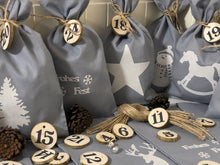 Lade das Bild in den Galerie-Viewer, Adventskalender,Landhausstil Adventskalender, Adventskalender  Säckchen zum befüllen, 24 Stoff Säckchen * grau/weiß