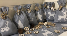 Lade das Bild in den Galerie-Viewer, Adventskalender,Landhausstil Adventskalender, Adventskalender  Säckchen zum befüllen, 24 Stoff Säckchen * grau/weiß