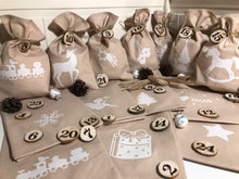Lade das Bild in den Galerie-Viewer, Adventskalender,Landhausstil Adventskalender zum befüllen, 24 Säckchen zum Advent, Adventskalender Zahlen aus Holz, beige/weiß