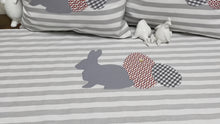Laden und Abspielen von Videos im Galerie-Viewer, 1x Landhausstil Tischläufer, Tischdecke, Ostertischdecke, Tischläufer Ostern grau /weiß, 40x90cm.