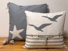 Lade das Bild in den Galerie-Viewer, Maritime Kissenhülle, Kissenbezug, Landhausstil Kissen * Möwen * weiß/grau