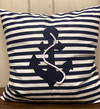 Lade das Bild in den Galerie-Viewer, 1x Maritime Kissenhülle, Kissenbezug, Landhausstil Kissen, Anker blau/weiß