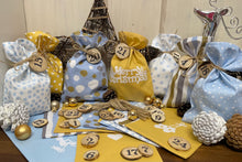 Lade das Bild in den Galerie-Viewer, Adventskalender,Landhausstil Adventskalender zum Befüllen, 24 Säckchen zum Advent , Adventskalender Zahlen aus Holz, hellblau/curry/gold