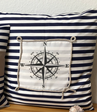 Lade das Bild in den Galerie-Viewer, 1x Maritime Kissenhülle, Kissenbezug, Landhausstil Kissen, Dekokissen Kompass blau/weiß