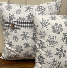 Lade das Bild in den Galerie-Viewer, 1x Weihnachtliche Landhausstil Kissenhülle * Kissenbezug * Dekokissen * weiß/grau
