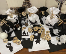 Lade das Bild in den Galerie-Viewer, Adventskalender,Landhausstil Adventskalender zum Befüllen, 24 Säckchen zum Advent , Adventskalender Zahlen aus Holz, schwarz /weiß