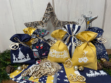 Lade das Bild in den Galerie-Viewer, Adventskalender,Landhausstil Adventskalender zum Befüllen, 24 Säckchen zum Advent , Adventskalender Zahlen aus Holz, blau/gelb