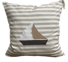Lade das Bild in den Galerie-Viewer, Maritime Kissenhülle, Kissenbezug, Landhausstil Kissen * Segelboot * grau/weiß/beige