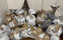 Lade das Bild in den Galerie-Viewer, Adventskalender,LandhaAdventskalender zum befüllen, 24 Säckchen zum Advent, Adventskalender Zahlen aus Holz, beige/grau