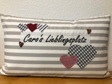 Carregar imagem no visualizador da galeria, Personalisierte Kissenhülle, Landhausstil Kissenbezug, * …. Lieblingsplatz * grau/weiß gestreift