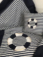 Cargar imagen en el visor de la galería, Maritime Kissenhülle, Kissenbezug,Landhausstil Kissen,Marine Kissen, Dekokissen, Rettungsring blau/weiß gestreift