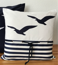 Lade das Bild in den Galerie-Viewer, 1x Maritime Kissenhülle, Kissenbezug, Landhausstil Kissen, Dekokissen Möwen weiß
