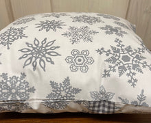 Lade das Bild in den Galerie-Viewer, 1x Weihnachtliche Landhausstil Kissenhülle * Kissenbezug * Dekokissen * weiß/grau