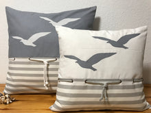 Lade das Bild in den Galerie-Viewer, Maritime Kissenhülle, Kissenbezug, Landhausstil Kissen * Möwen * weiß/grau