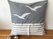 Lade das Bild in den Galerie-Viewer, Maritime Kissenhülle, Kissenbezug, Landhausstil Kissen * Möwen * grau/weiß