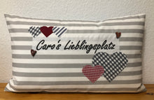 Carregar imagem no visualizador da galeria, Personalisierte Kissenhülle, Landhausstil Kissenbezug, * …. Lieblingsplatz * grau/weiß gestreift