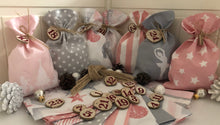 Lade das Bild in den Galerie-Viewer, Adventskalender,Landhausstil Adventskalender zum Befüllen, 24 Säckchen zum Advent , Adventskalender Zahlen aus Holz, rosa /grau
