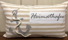 Cargar imagen en el visor de la galería, Maritime Kissenhülle, Landhausstil Kissenbezug * Heimathafen * Beige/weiß 30x50cm.