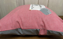 Lade das Bild in den Galerie-Viewer, Landhausstil Kissenhülle, Kissenbezug, Landhaus Kissen, Dekokissen*Dahoam is am scheensten* rot/grau