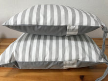 Lade das Bild in den Galerie-Viewer, 1 Maritime Kissenhülle, Kissenbezug, Landhausstil Kissen * Anker * grau/weiß.