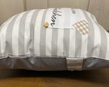 Lade das Bild in den Galerie-Viewer, Landhausstil Kissenhülle * Kissenbezug * Dekokissen „ Nur ein Viertelstündchen „ grau/weiß