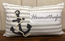 Lade das Bild in den Galerie-Viewer, Maritime Kissenhülle, Landhausstil Kissenbezug * Heimathafen * grau/weiß 30x50cm.