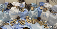 Lade das Bild in den Galerie-Viewer, Adventskalender,Landhausstil Adventskalender zum Befüllen, 24 Säckchen zum Advent , Adventskalender Zahlen aus Holz, blau /weiß