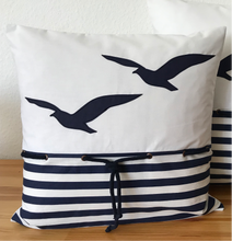 Lade das Bild in den Galerie-Viewer, 1x Maritime Kissenhülle, Kissenbezug, Landhausstil Kissen, Dekokissen Möwen weiß